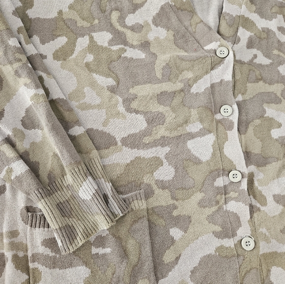 Woman Within Camo Button-Up Cardigan Size 26/28 - Picture 2 of 3
